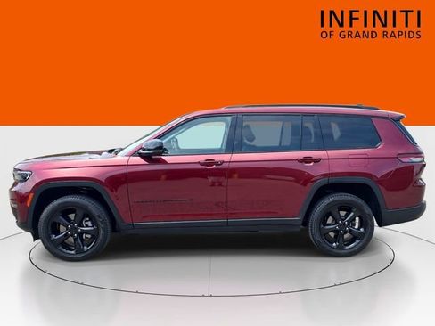 Used 2023 Jeep Grand Cherokee L Limited w/ Black Appearance Package AWD/4WD image 8