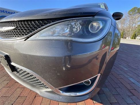 Used 2018 Chrysler Pacifica Touring Plus image 5