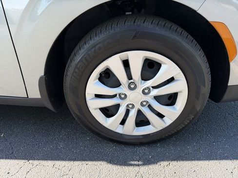 Certified 2025 Kia Soul LX image 41