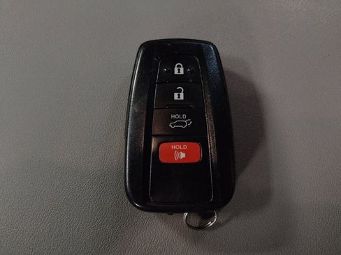 Used 2021 Toyota Highlander XLE image 32