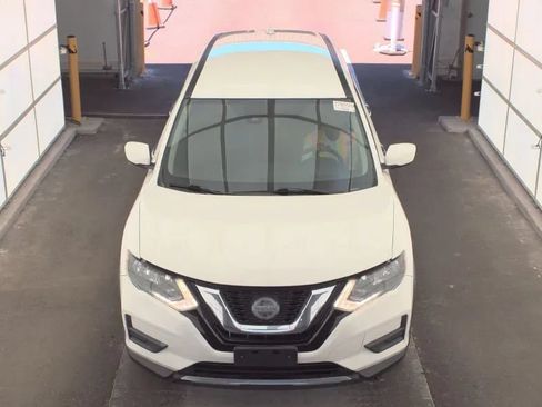Used 2019 Nissan Rogue S FWD image 3