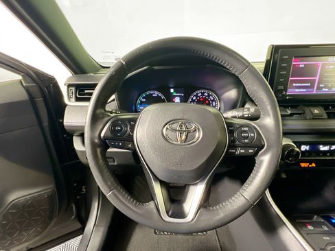 Used 2022 Toyota RAV4 SE image 17