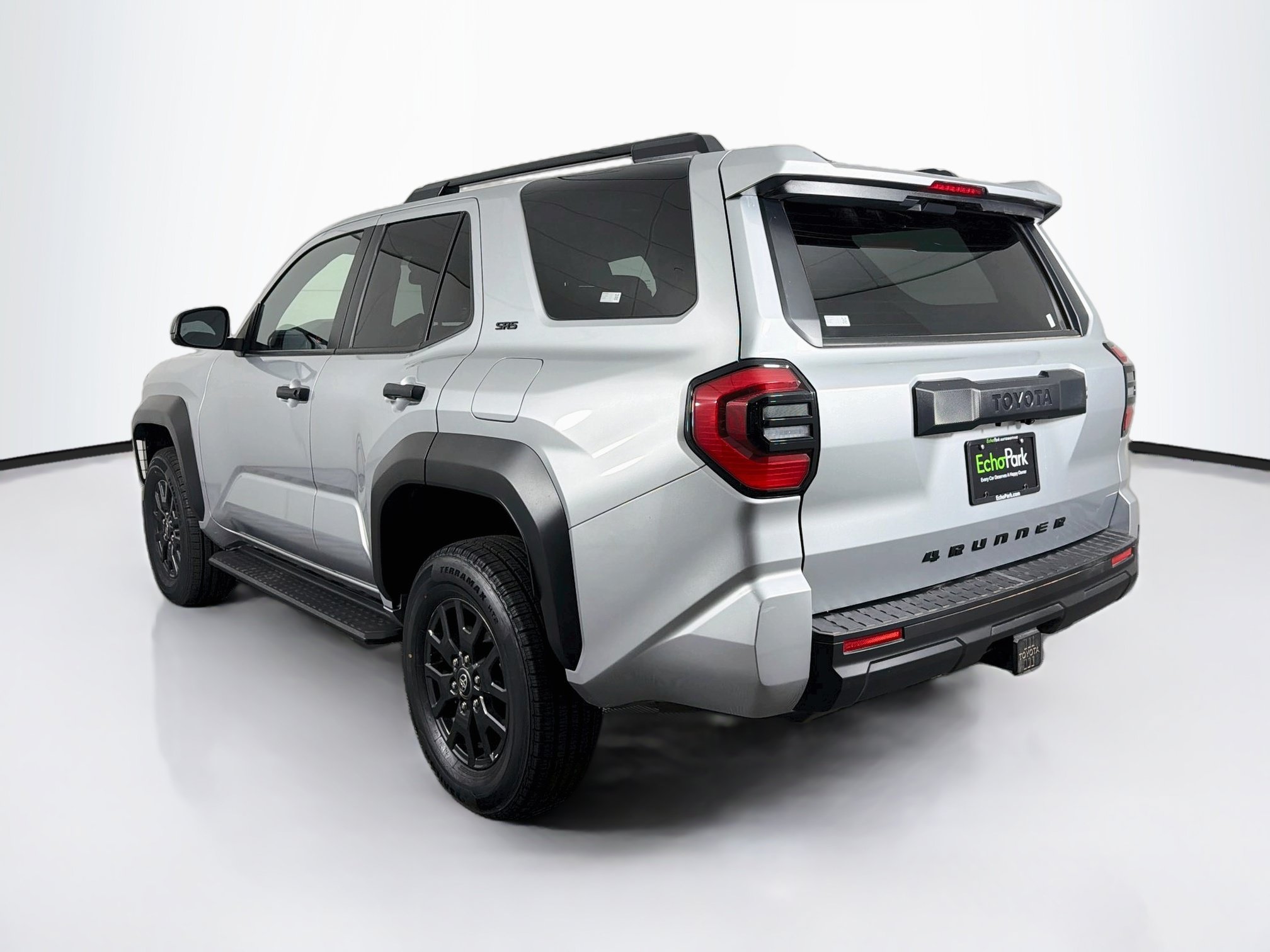 Used 2025 Toyota 4Runner SR5 AWD/4WD image 5