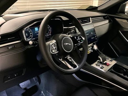New 2026 Jaguar F-PACE R-Dynamic S image 7