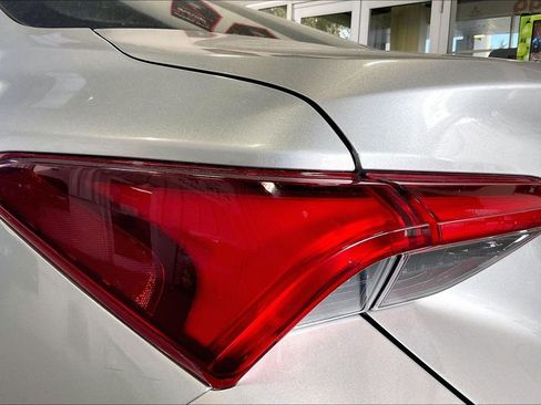Used 2021 Toyota Avalon XLE FWD image 17