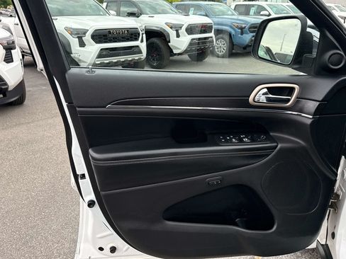 Used 2015 Jeep Grand Cherokee Limited w/ Luxury Group II AWD/4WD image 13