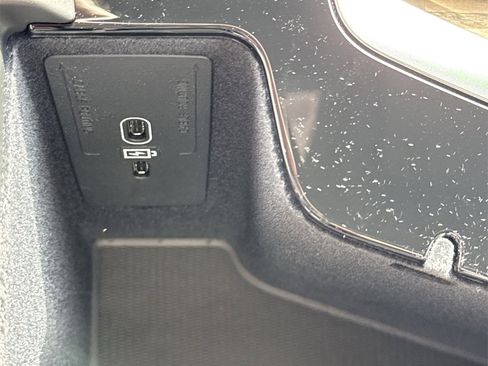 New 2026 Volvo XC60 B5 Plus w/ Protection Package Premier image 32