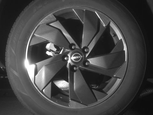 Used 2025 Nissan Rogue SV AWD/4WD image 15