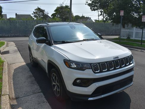 Used 2026 Jeep Compass Limited AWD/4WD image 4