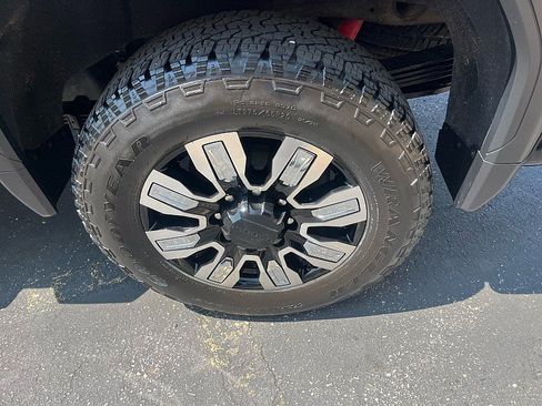 Used 2025 GMC Sierra 2500 Denali AWD/4WD image 6