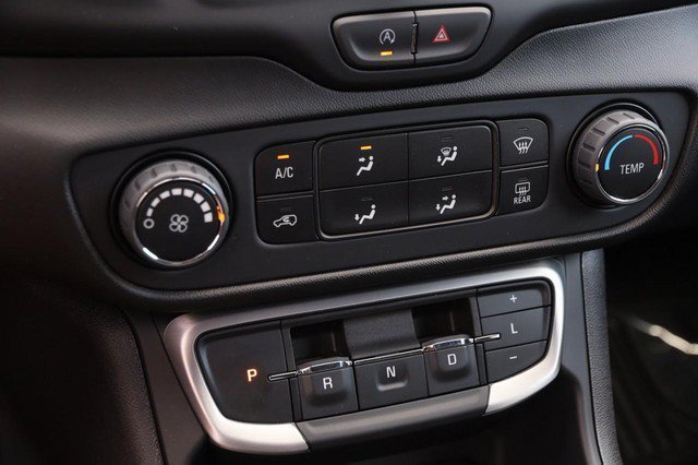 Used 2024 GMC Terrain SLE FWD image 18