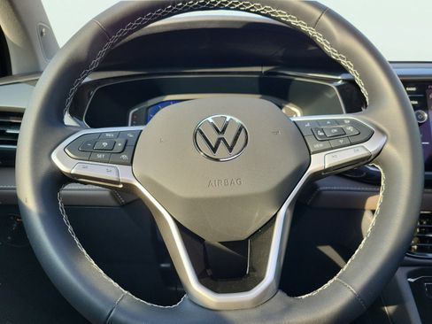 Used 2024 Volkswagen Taos SEL AWD/4WD image 25