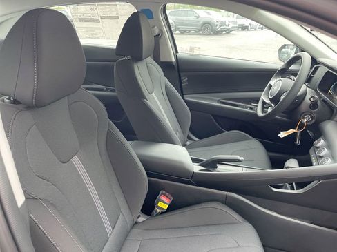 Used 2025 Hyundai Elantra SE image 49