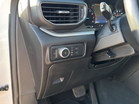 Used 2022 Ford Explorer XLT w/ Equipment Group 202A RWD image 16