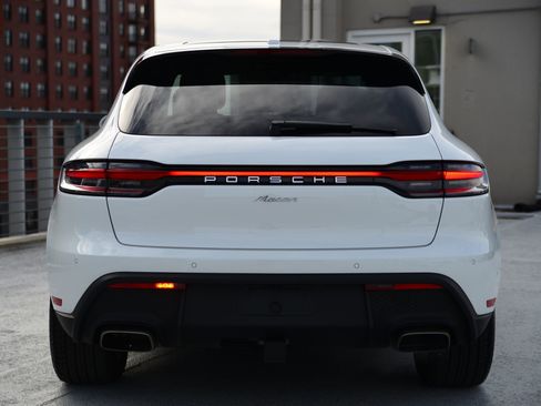 Certified 2025 Porsche Macan image 10