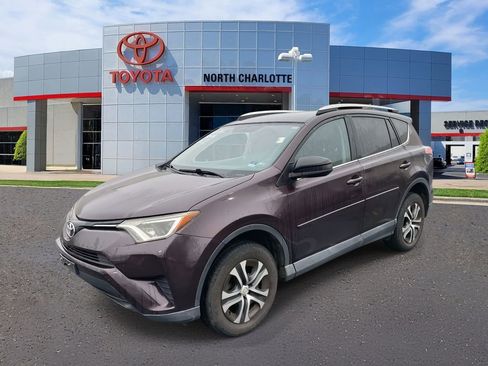 Used 2016 Toyota RAV4 LE image 4