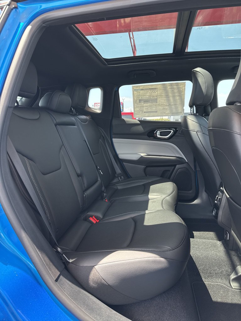 New 2025 Jeep Compass Limited w/ Sun & Sound Group AWD/4WD image 27