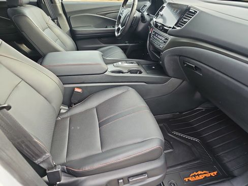 Used 2025 Honda Ridgeline TrailSport image 10
