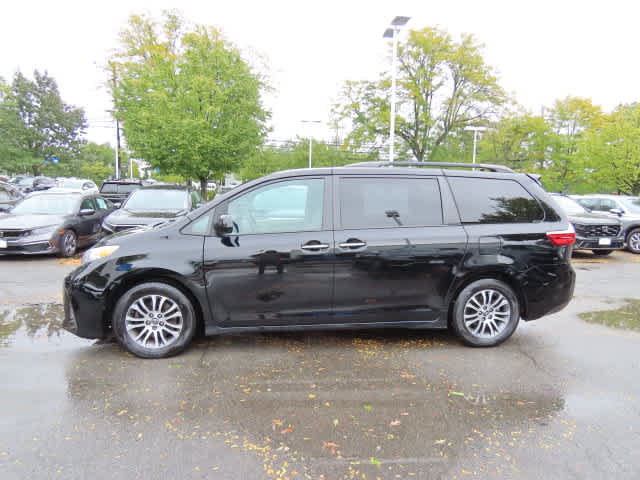 Used 2019 Toyota Sienna XLE Premium FWD image 3
