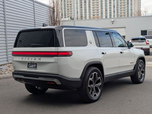 Used 2023 Rivian R1S Launch Edition image 3