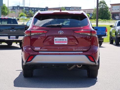 Used 2022 Toyota Highlander Platinum AWD/4WD image 4