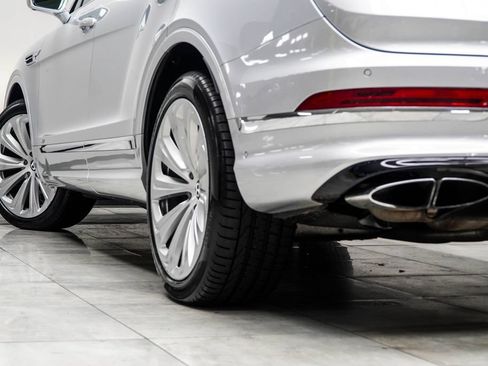 Used 2021 Bentley Bentayga AWD/4WD image 17