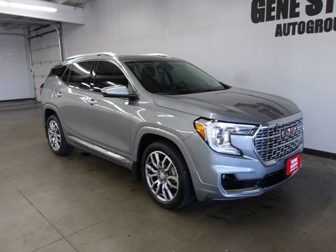 Used 2024 GMC Terrain Denali w/ Denali Premium Package AWD/4WD image 4