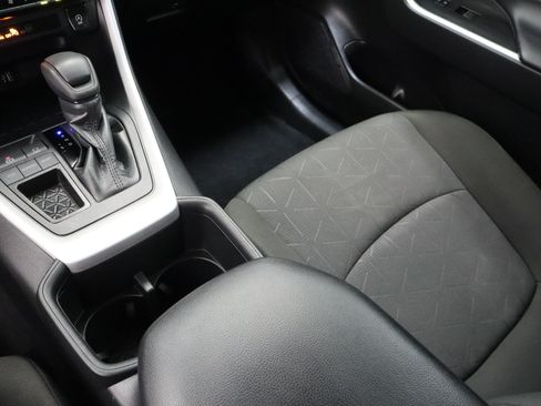 Used 2025 Toyota RAV4 XLE FWD image 17