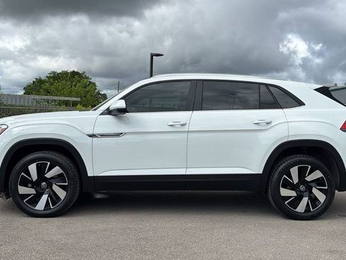 Used 2024 Volkswagen Atlas Cross Sport SE FWD image 10