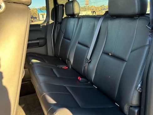 Used 2008 GMC Sierra 2500 SLT w/ Z71 Off-Road Package image 16