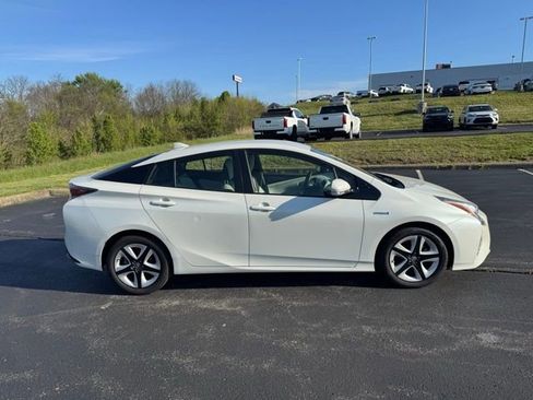 Used 2016 Toyota Prius Three Touring image 2