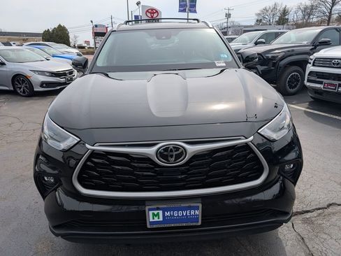 Used 2023 Toyota Highlander XLE image 12
