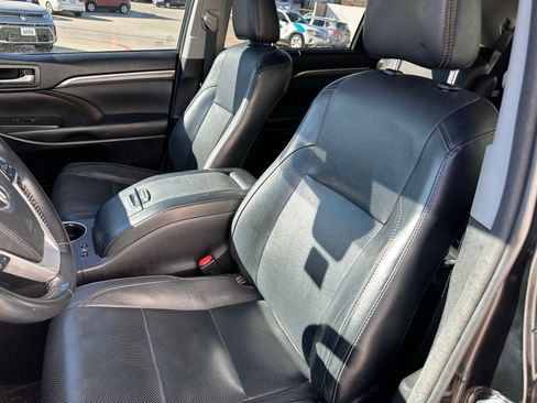 Used 2017 Toyota Highlander Limited image 8