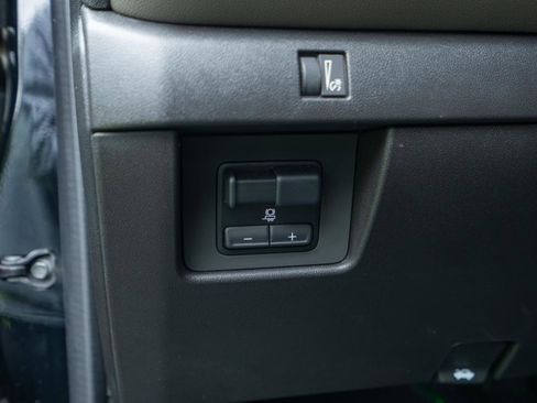 Used 2024 Chevrolet Colorado ZR2 w/ Technology Package AWD/4WD image 24