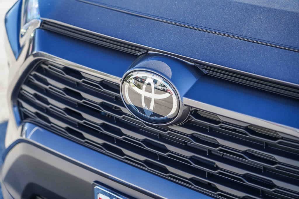 New 2025 Toyota RAV4 LE AWD/4WD image 5