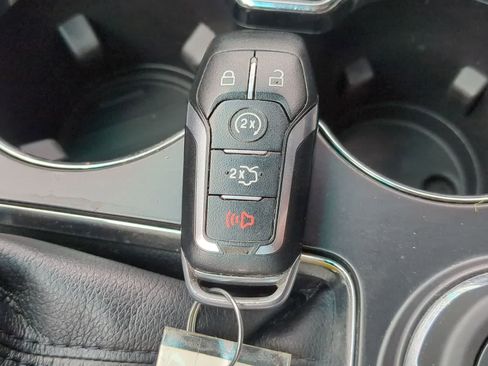 Used 2017 Ford Explorer XLT w/ XLT Technology Feature Bundle AWD/4WD image 32
