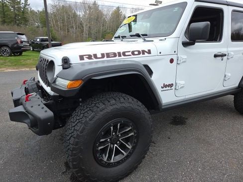 Used 2024 Jeep Wrangler Unlimited Rubicon w/ XTREMEE 35" Tire Package AWD/4WD image 34