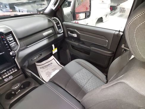 New 2026 RAM 2500 Big Horn AWD/4WD image 11