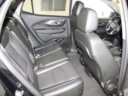 Used 2024 GMC Terrain SLT image 32