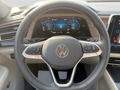 Used 2025 Volkswagen Atlas SE image 19