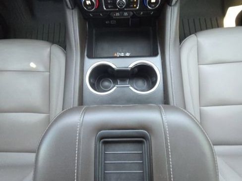 Used 2022 Chevrolet Suburban Z71 w/ Z71 Off-Road Package image 40