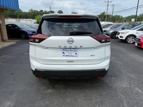 Used 2024 Nissan Rogue SV FWD image 6