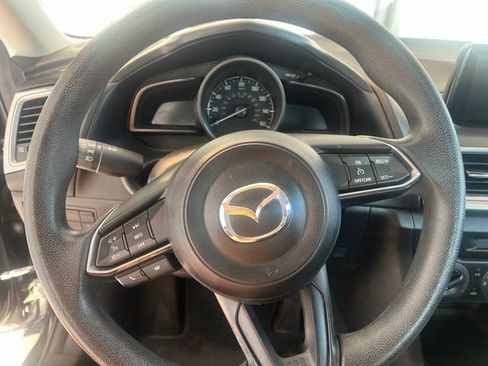 Used 2018 MAZDA MAZDA3 Sport FWD image 20