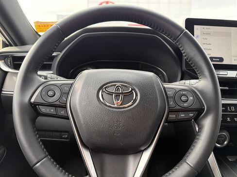 Used 2023 Toyota Venza XLE AWD/4WD image 11
