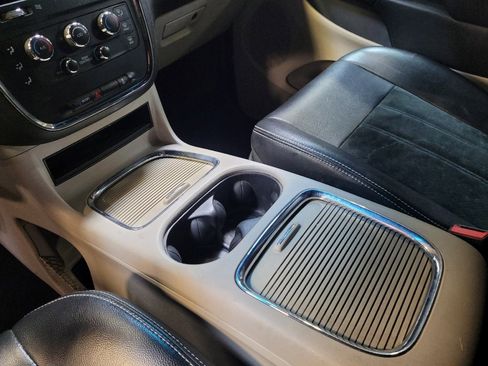 Used 2017 Dodge Grand Caravan SXT image 26