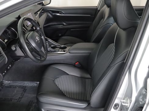 Used 2023 Toyota Camry SE image 8