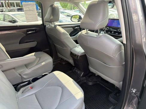Used 2023 Toyota Highlander Limited AWD/4WD image 13