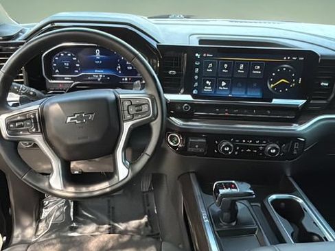Used 2023 Chevrolet Silverado 1500 RST w/ Z71 Off-Road Package AWD/4WD image 10