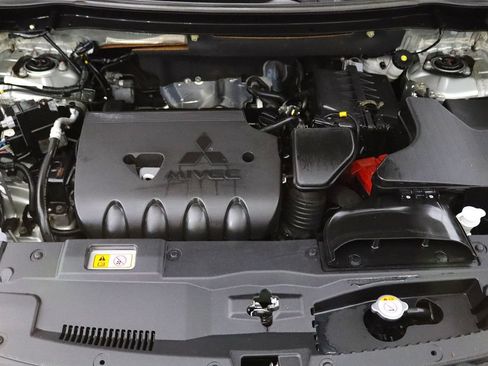 Used 2020 Mitsubishi Outlander LE AWD/4WD image 26