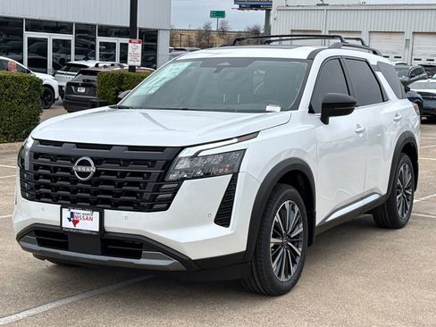 New 2026 Nissan Pathfinder Platinum image 4